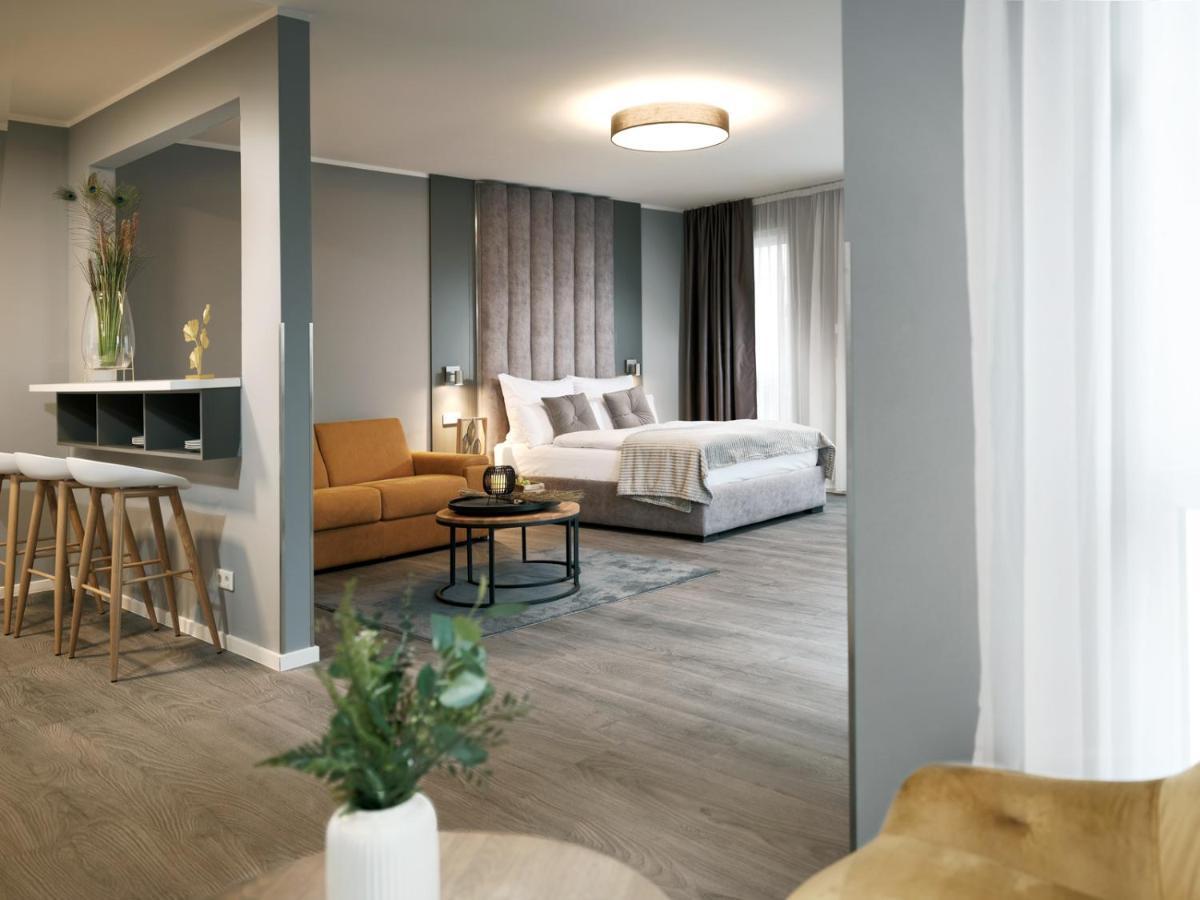 The - & House Aparthotel